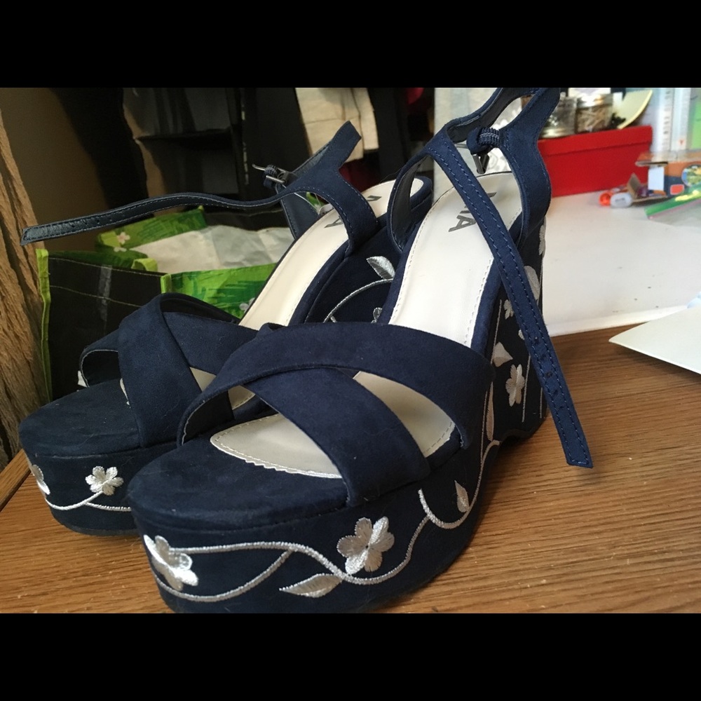 MIA Wedges